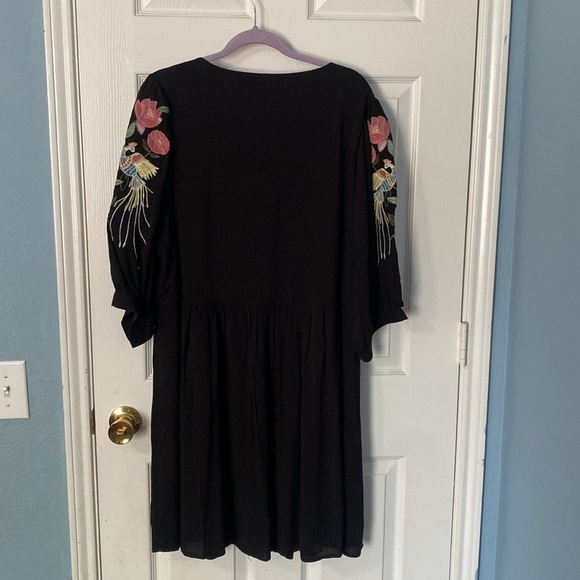 Black Dress with Floral Embroidery Size M 18 - Picture 6 of 6